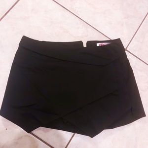 Black envelope skirt NWOT